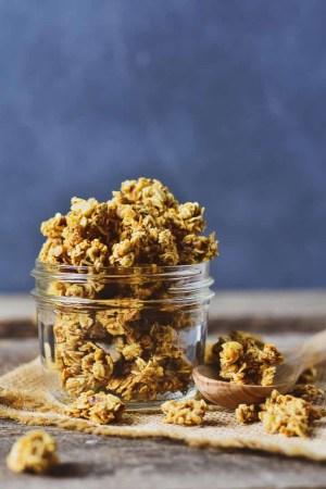 granola_in_ball_jar