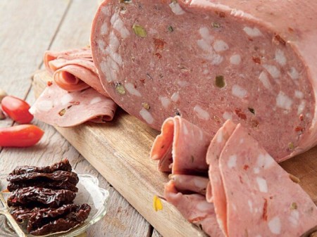 mortadela-patiti-moulkiotis1_0x500