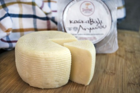 tyrokomeio_xrysafi_kaskavali_1280_kotsi-768x512